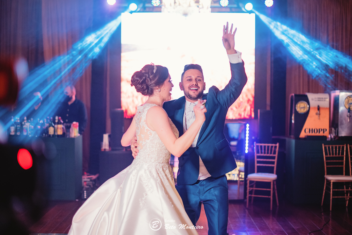 fotografo de casamento - videos de casamento - filmagem - casamento - cinegrafista - filmmaker - wedding - produtora - curitiba - estudio beto monteiro - casal - pre wedding - millena e anderson - garibaldi - catedral - melissa campano - mari cerimonial