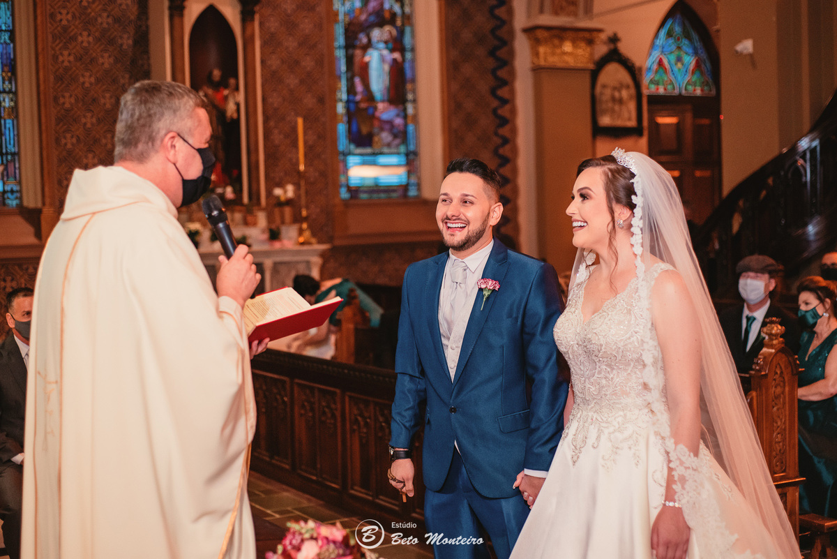 fotografo de casamento - videos de casamento - filmagem - casamento - cinegrafista - filmmaker - wedding - produtora - curitiba - estudio beto monteiro - casal - pre wedding - millena e anderson - garibaldi - catedral - melissa campano - mari cerimonial