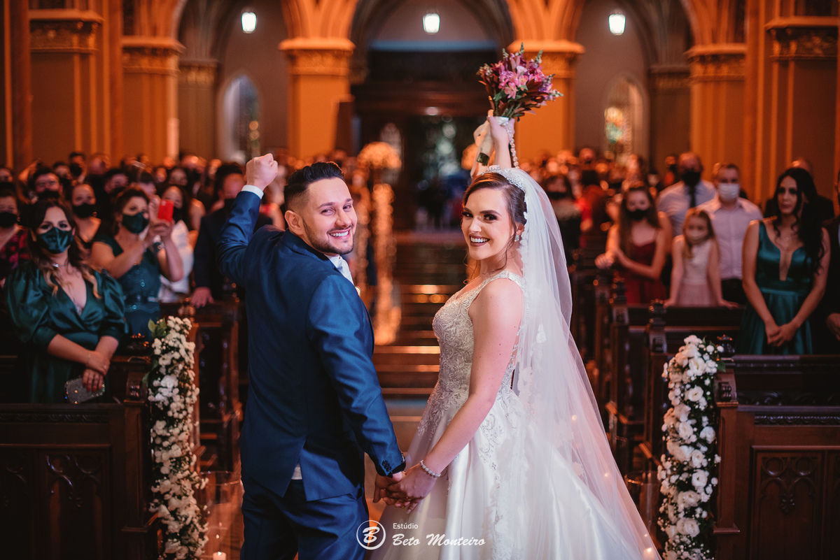 fotografo de casamento - videos de casamento - filmagem - casamento - cinegrafista - filmmaker - wedding - produtora - curitiba - estudio beto monteiro - casal - pre wedding - millena e anderson - garibaldi - catedral - melissa campano - mari cerimonial