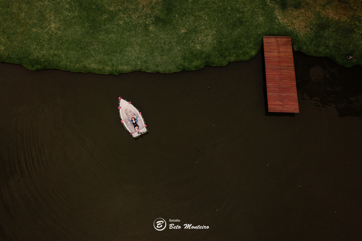 Aniversário de 15 anos - Foto e Filmagem - Debutante - Estúdio Beto Monteiro - Curitiba - fotografo de 15 anos - fotógrafa - sessao de fotos - book de fotos - book de 15 anos - fotografo - chácara ienkot - vestido - Lívia 