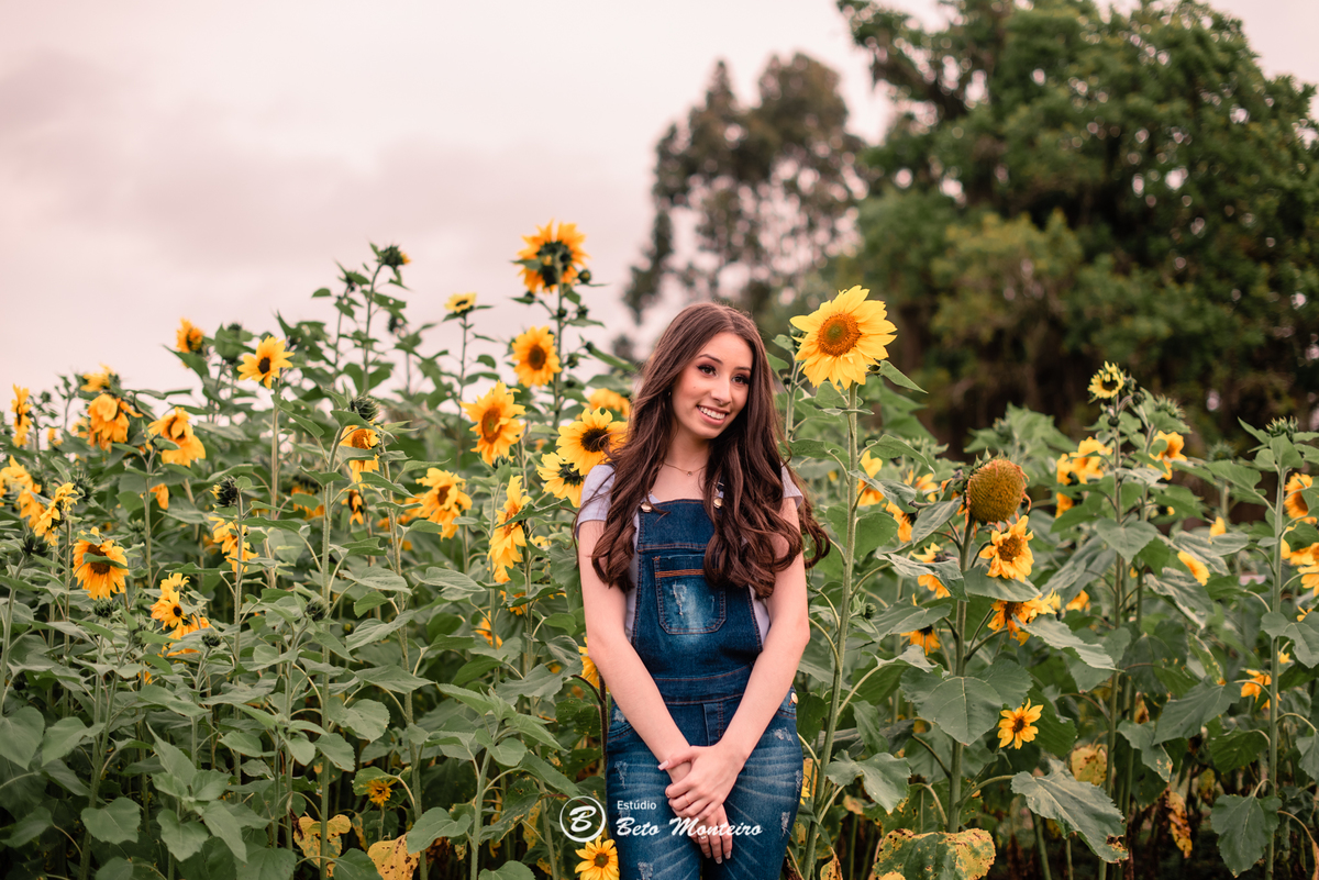Aniversário de 15 anos - Foto e Filmagem - Debutante - Estúdio Beto Monteiro - Curitiba - fotografo de 15 anos - fotógrafa - sessao de fotos - book de fotos - book de 15 anos - fotografo - chácara ienkot - vestido - Lívia 
