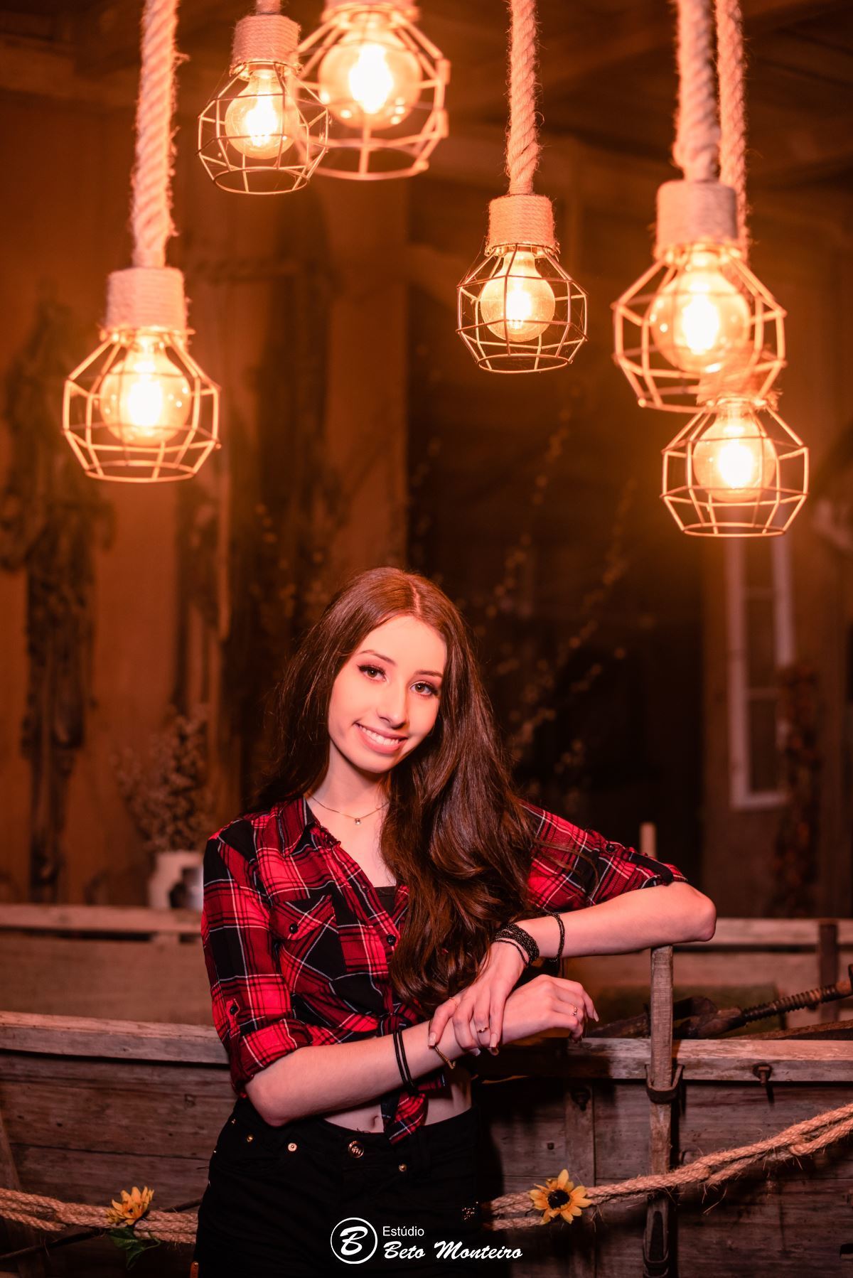 Aniversário de 15 anos - Foto e Filmagem - Debutante - Estúdio Beto Monteiro - Curitiba - fotografo de 15 anos - fotógrafa - sessao de fotos - book de fotos - book de 15 anos - fotografo - chácara ienkot - vestido - Lívia 