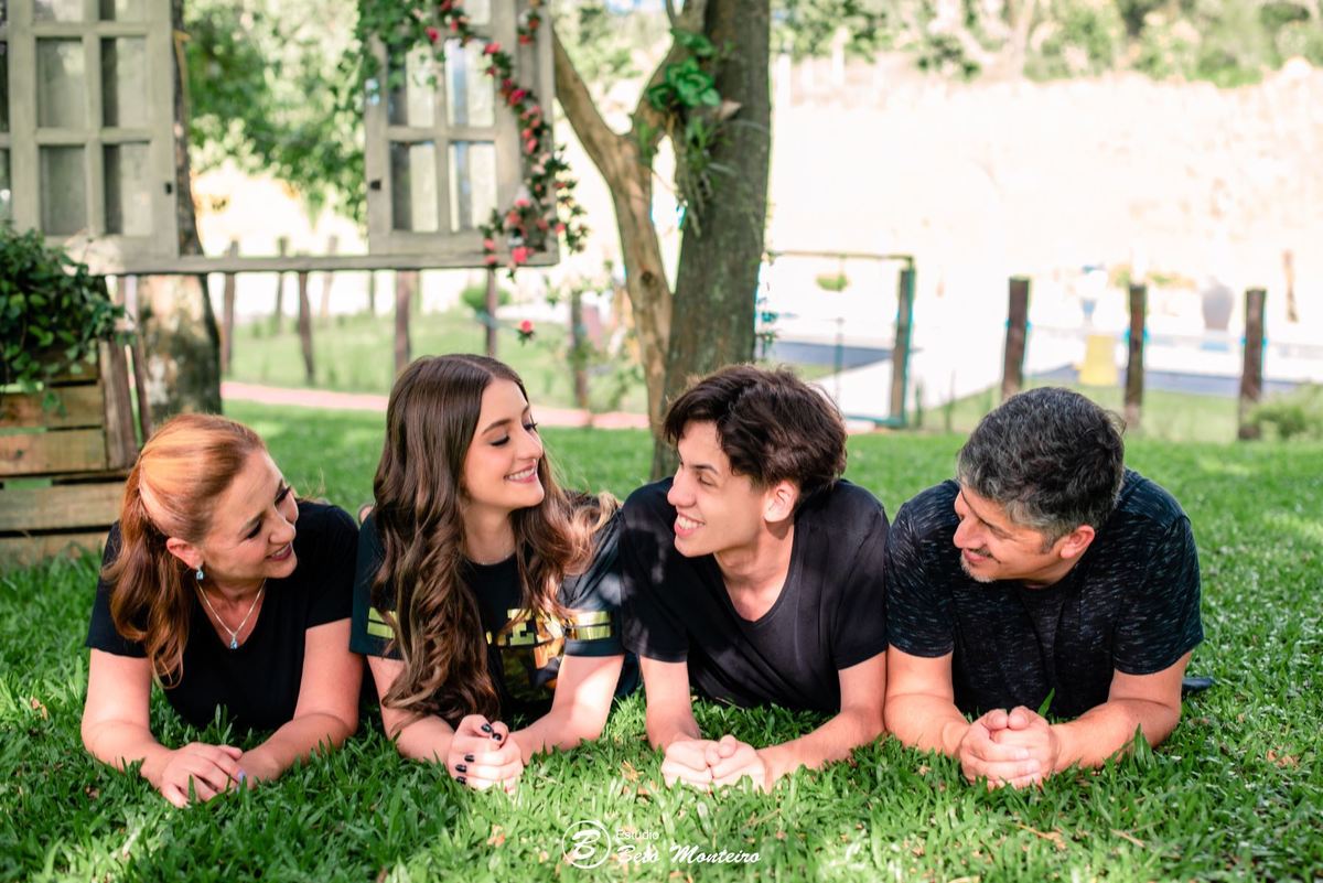 Aniversário de 15 anos - Foto e Filmagem - Debutante - Estúdio Beto Monteiro - Curitiba - fotografo de 15 anos - fotógrafa - sessao de fotos - book de fotos - book de 15 anos - fotografo - chácara happy ranch - vestido - Ellen