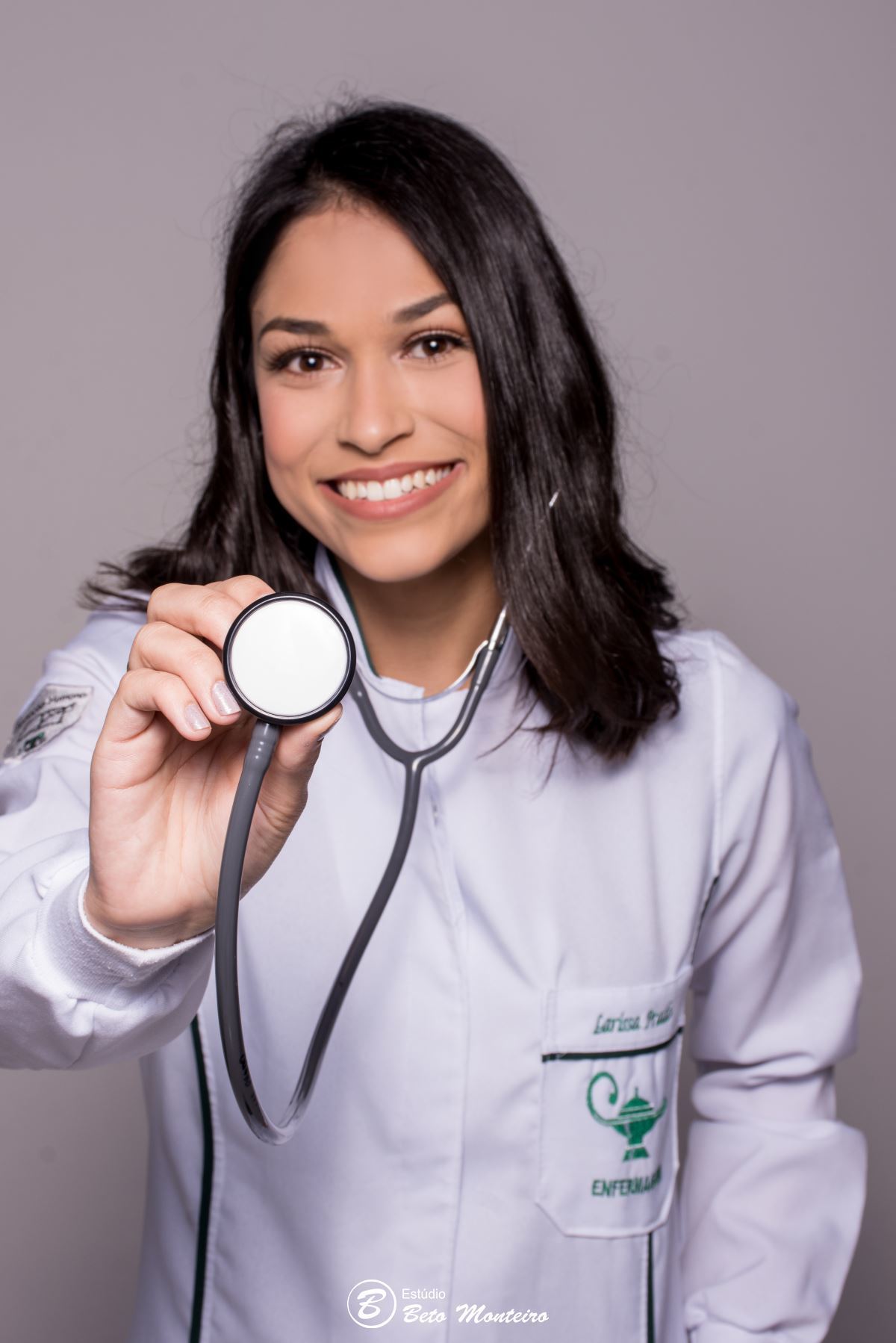 book feminino - book formanda - sessão de formatura - book formanda em estúdio - larissa prado - enfermagem - sessão de enfermagem - formatura de enfermagem - book formandos curitiba - faculdade - universidade - utp