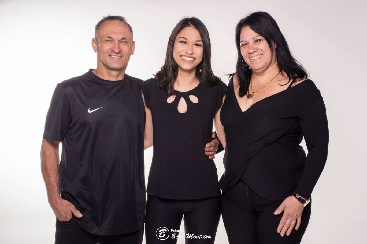 book feminino - book formanda - sessão de formatura - book formanda em estúdio - larissa prado - enfermagem - sessão de enfermagem - formatura de enfermagem - book formandos curitiba - faculdade - universidade - utp