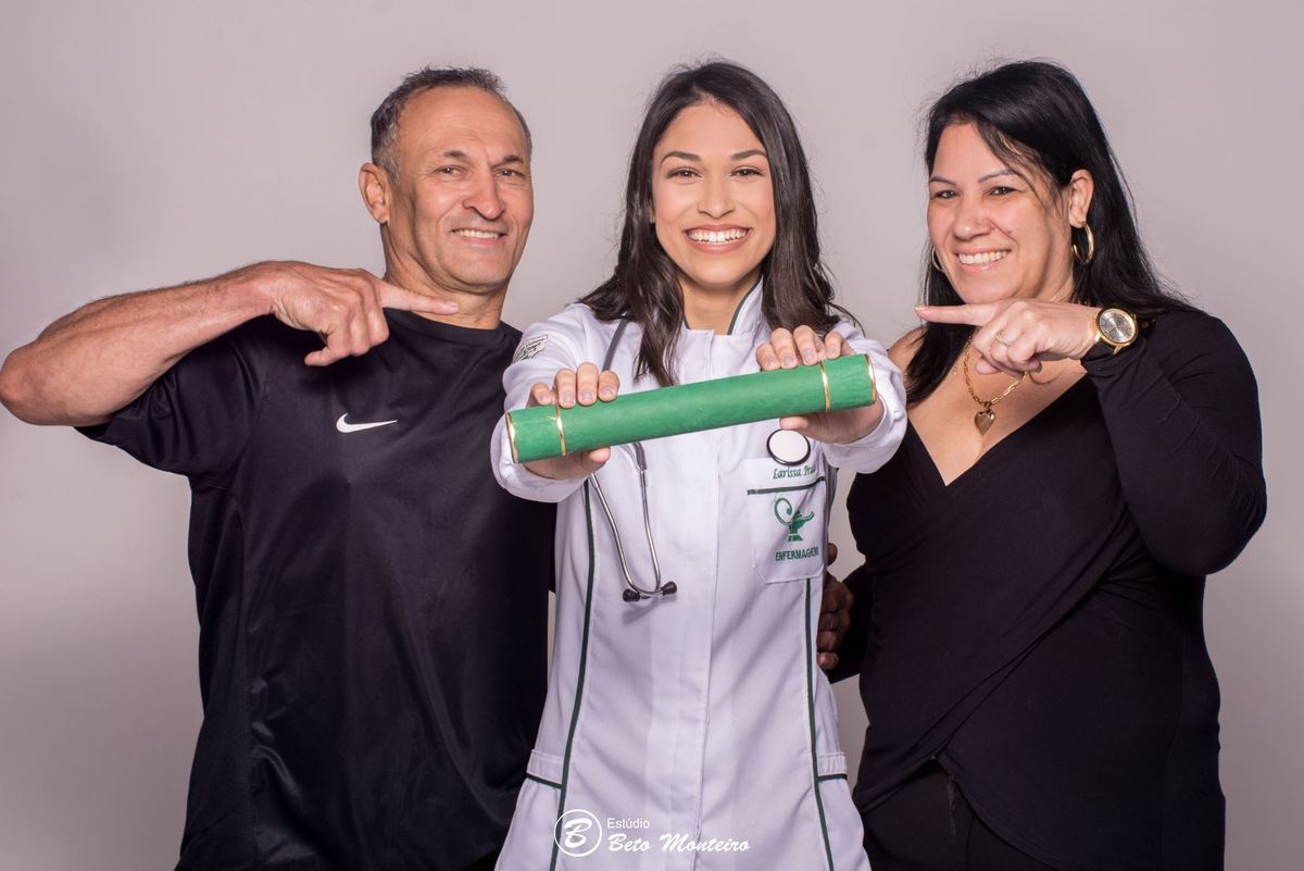 book feminino - book formanda - sessão de formatura - book formanda em estúdio - larissa prado - enfermagem - sessão de enfermagem - formatura de enfermagem - book formandos curitiba - faculdade - universidade - utp