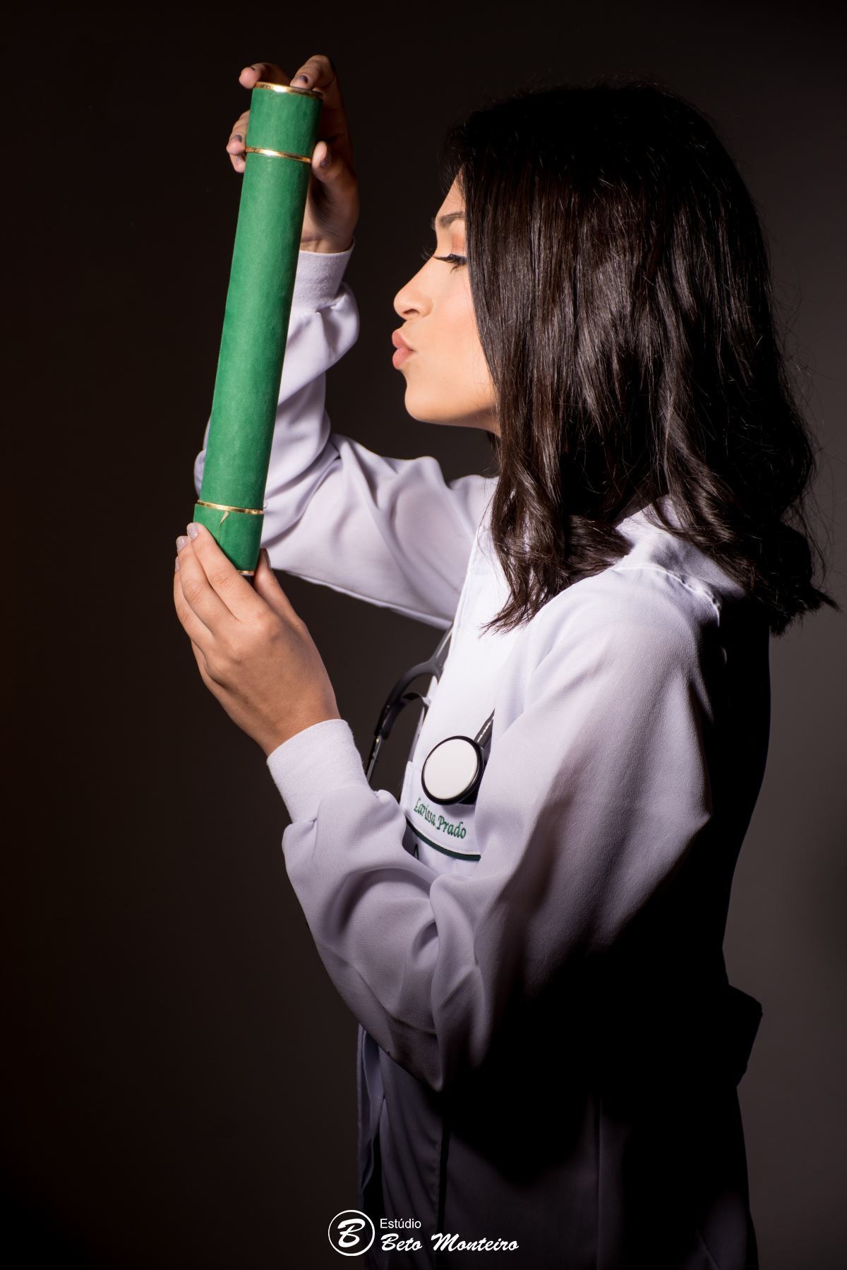 book feminino - book formanda - sessão de formatura - book formanda em estúdio - larissa prado - enfermagem - sessão de enfermagem - formatura de enfermagem - book formandos curitiba - faculdade - universidade - utp