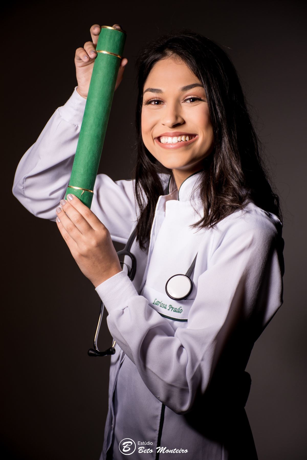 book feminino - book formanda - sessão de formatura - book formanda em estúdio - larissa prado - enfermagem - sessão de enfermagem - formatura de enfermagem - book formandos curitiba - faculdade - universidade - utp