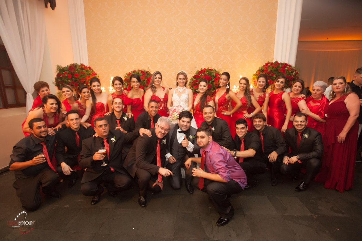 Noivos com padrinhos