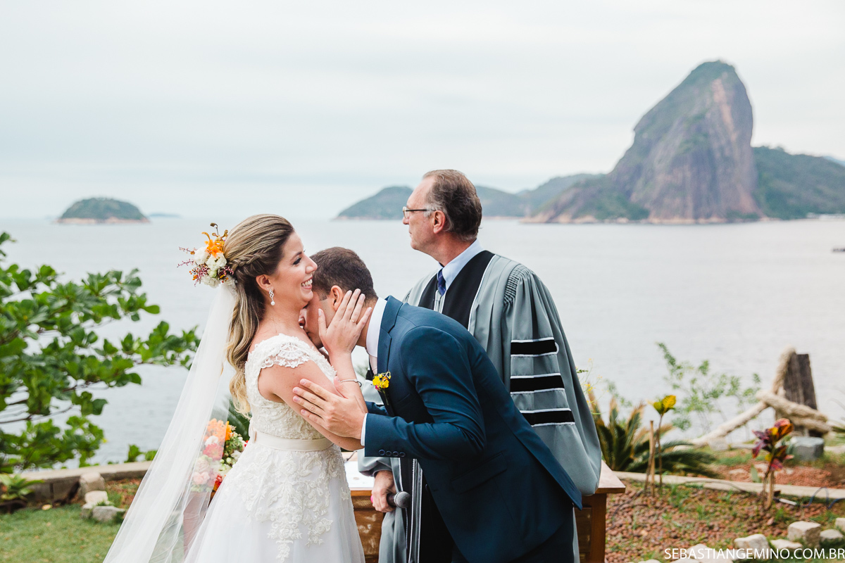 FOTOS CASAMENTO ZEFIRO EM NITEROI COM VISTA PARA O RJ