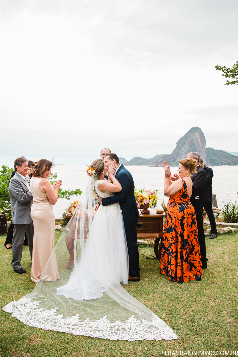 FOTOS CASAMENTO ZEFIRO EM NITEROI COM VISTA PARA O RJ