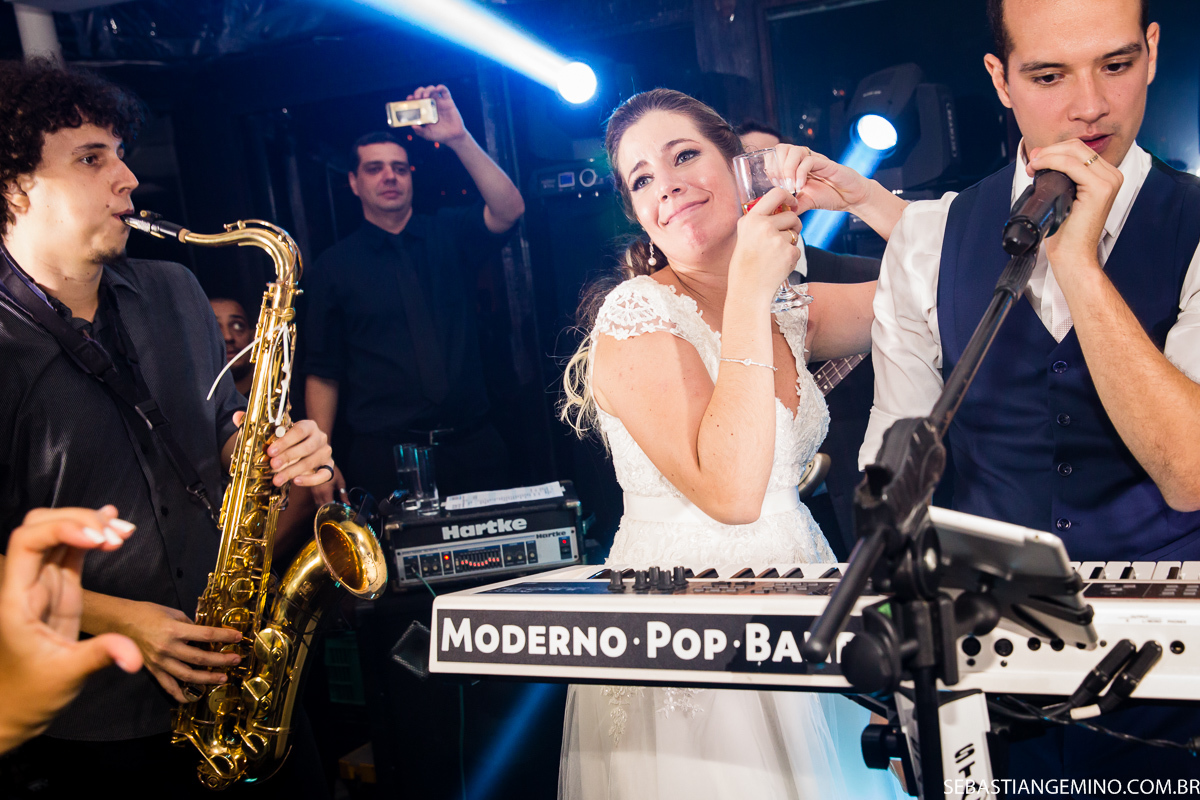 PISTA DE DANÇA ZEFIRO, COM MODERNO POP BANDA
