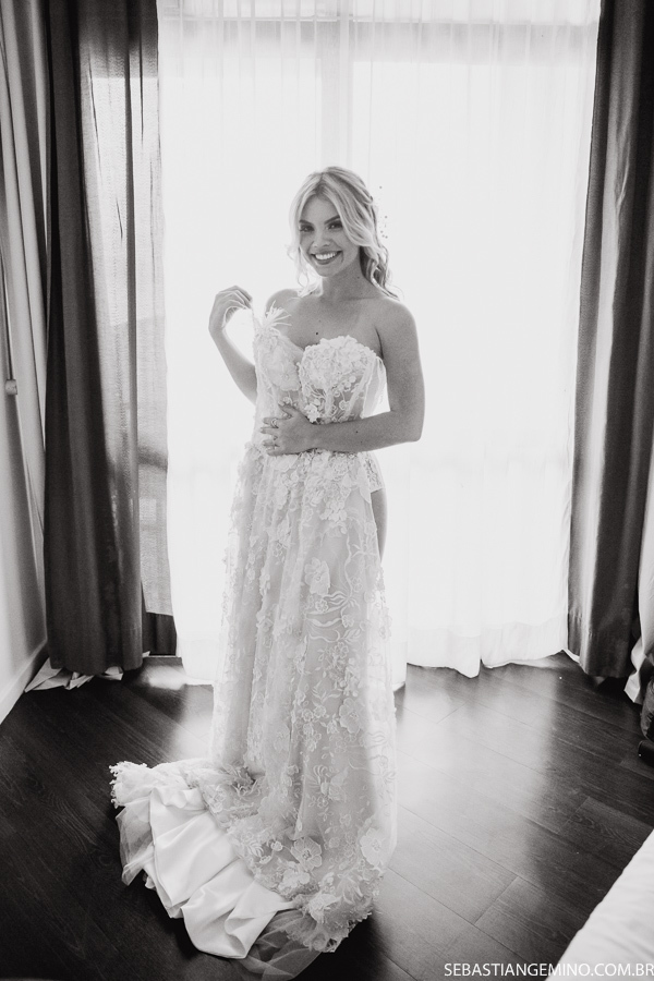 foto noiva sensual, noiva com vestido sensual
