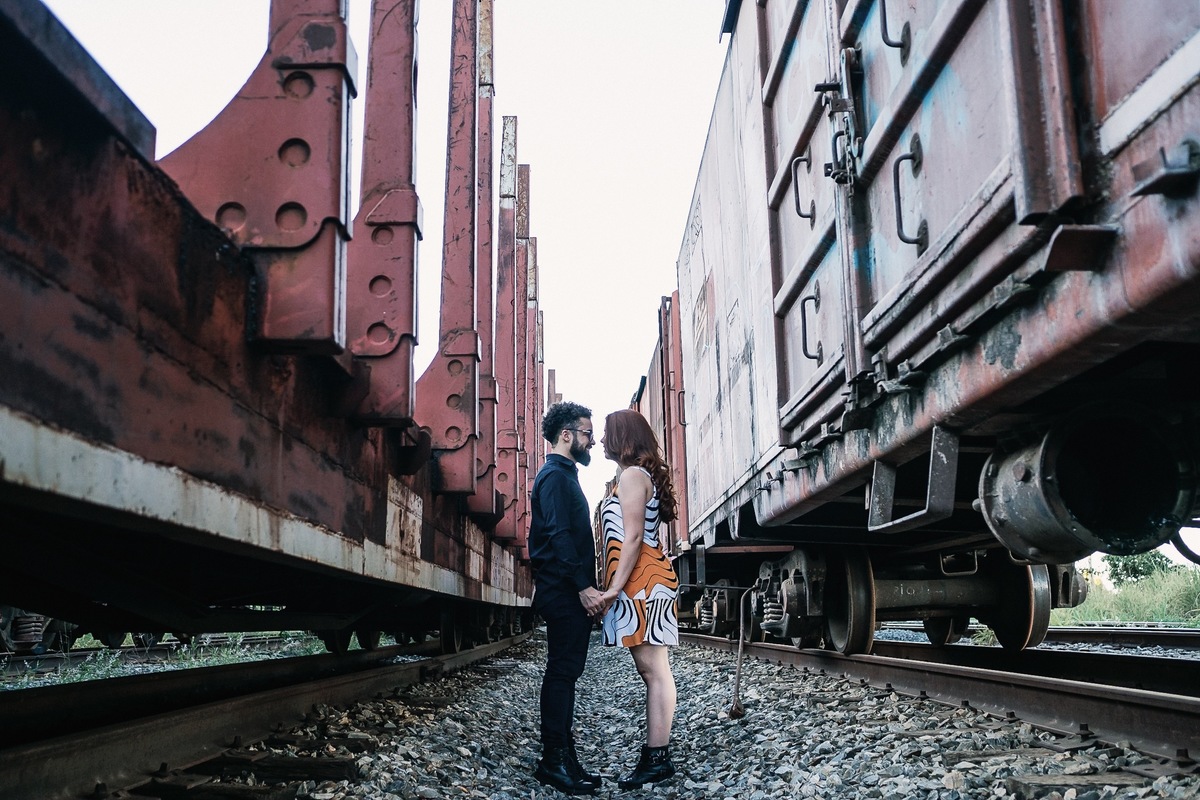 diego rocha fotografia pre wedding foto de casamento linha de trem ensaio de casal noiva bh casando em bh