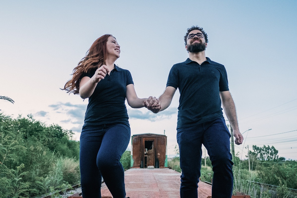 diego rocha fotografia pre wedding foto de casamento linha de trem ensaio de casal noiva bh casando em bh