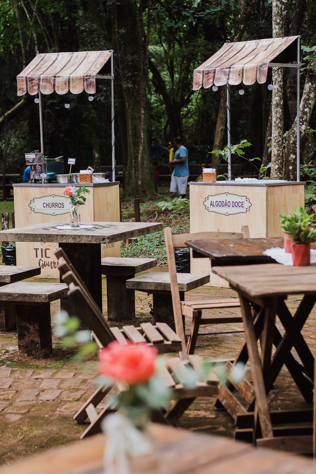 detalhes das cadeiras da recepção do casamento no parque das mangabeiras