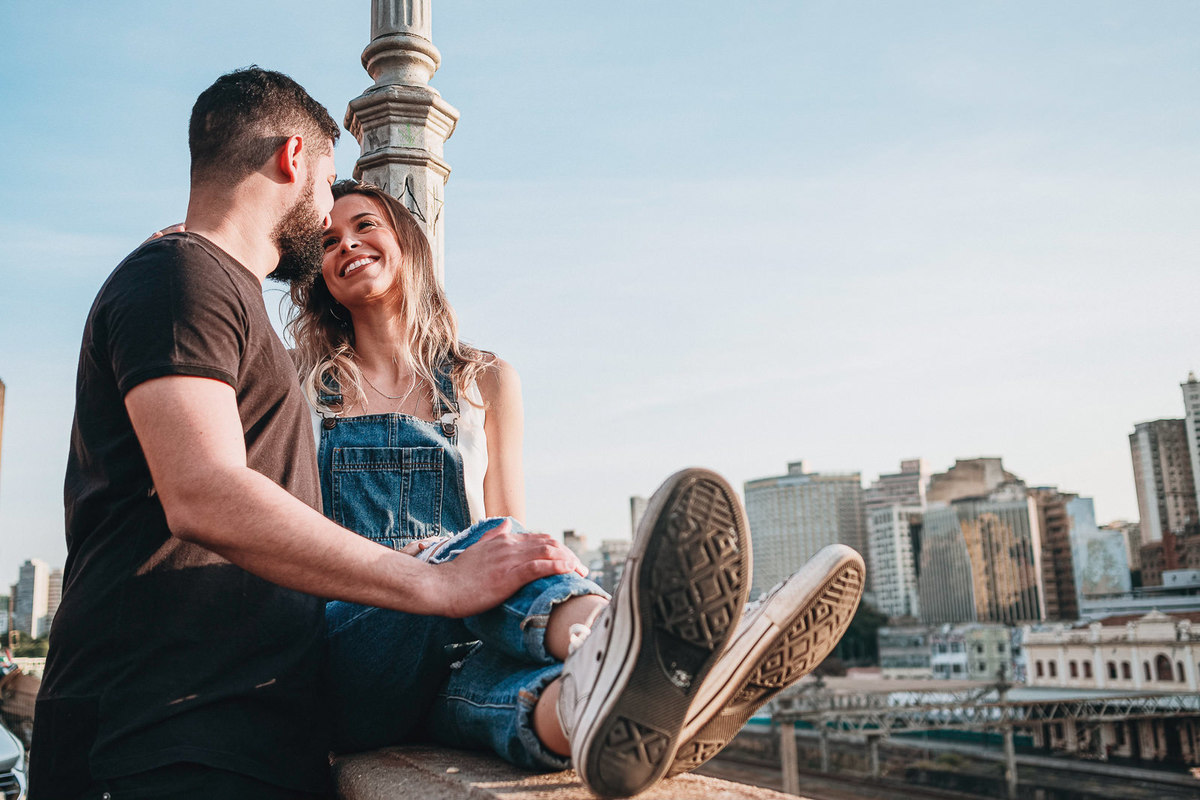 olhares apaixonados em ensaio pre wedding bh