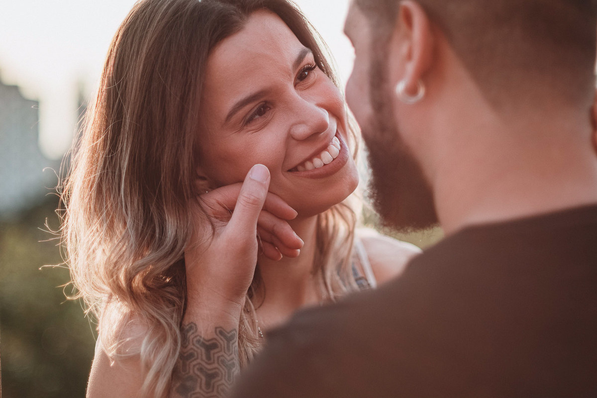 sorriso iluminado de noiva em bh