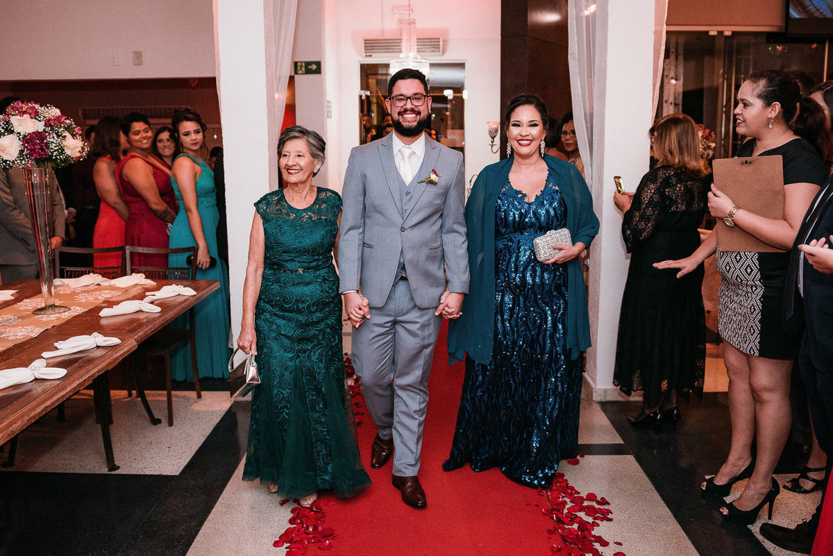 entrada noi novo com mãe e avó