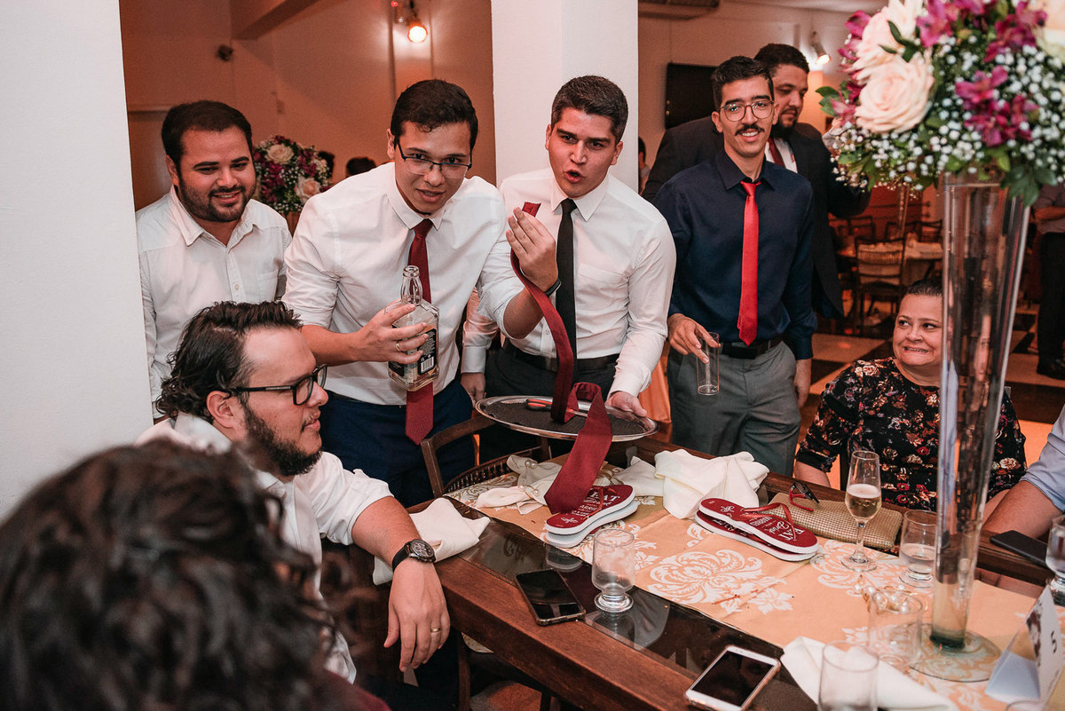 hora da gravata na festa de casamento