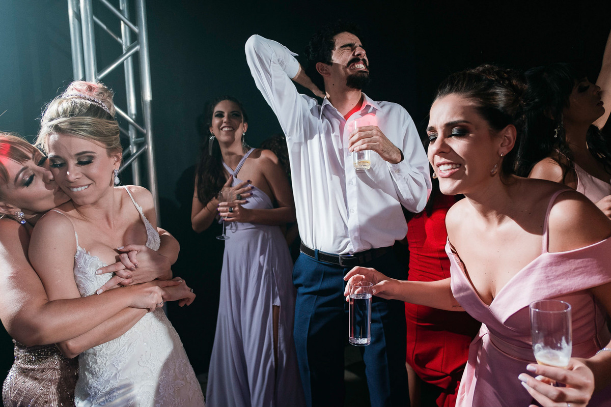 festa de casamento animada