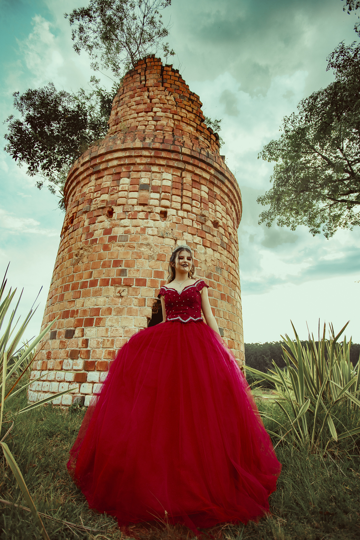 #Debutante.#15anosdebutante #15anos #fotografopontagrossa 
#fotosexternas #pontagrossa 
#fashionshoot #galeriadefotos #alefefotografia 
#debutantes2021 #potedetal
#15anos.
#15anosfesta.
#Vestido15anos.
#Decoracao15anos.
#Maquiagem.
#Penteado.
#Book15anos.