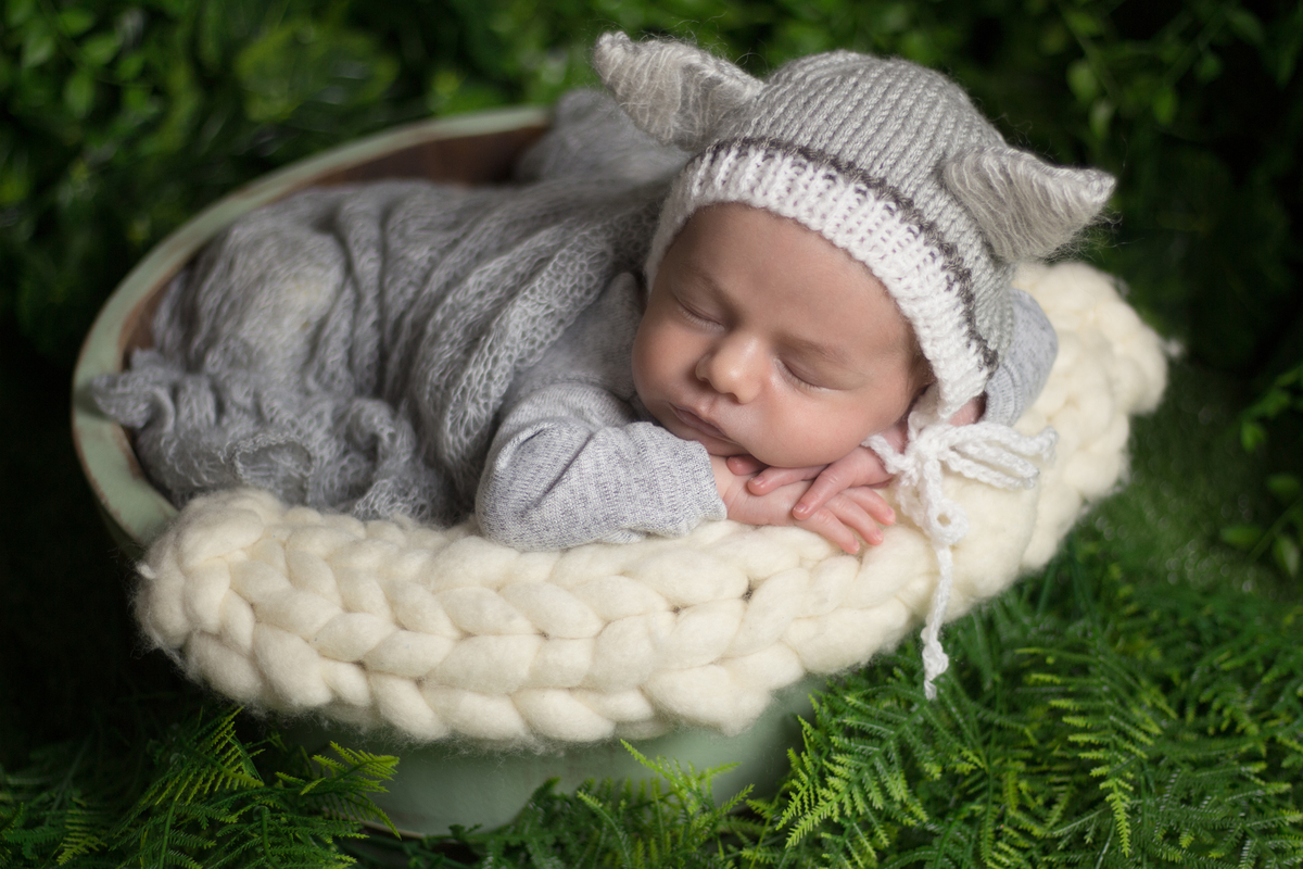 Ensaio newborn no jardim Portátil, realizado à domicílio