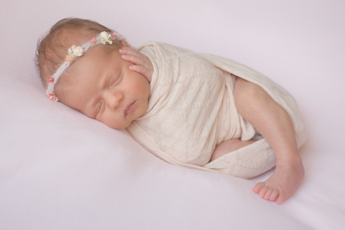 Bebê fasendo pose em ensaio de fotos