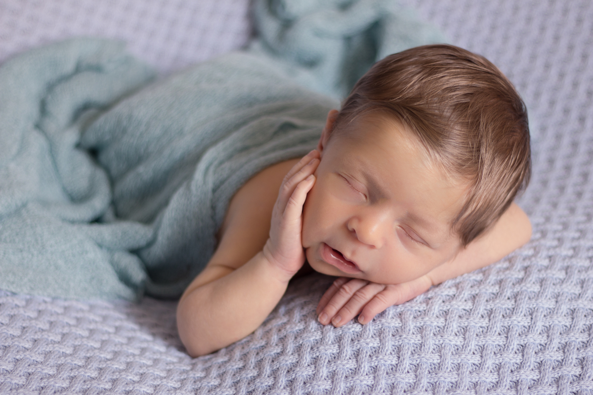 ensaio newborn pose no puff