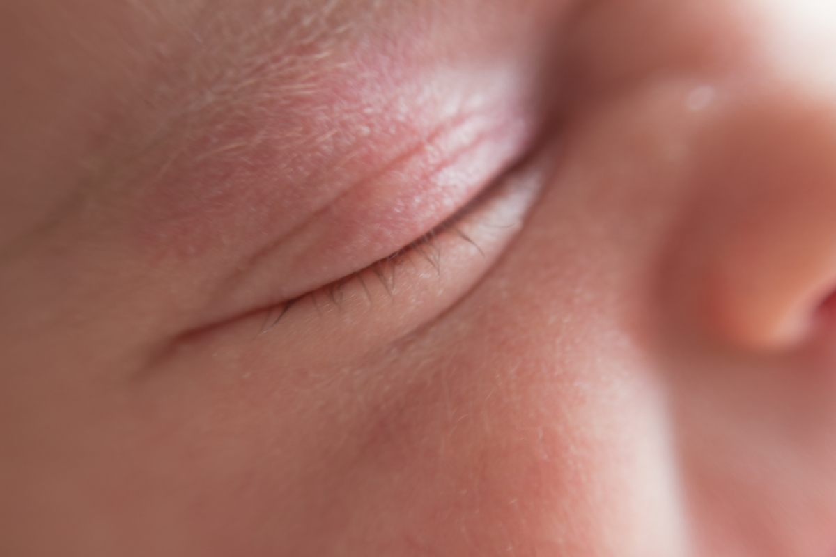 Foto de detalhe do olhinho do bebê