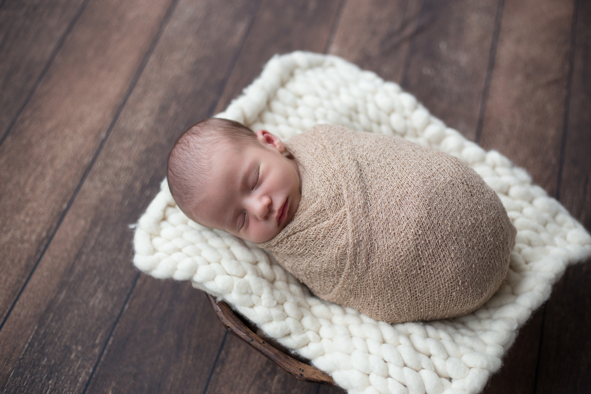 Ensaio Newborn fotografia realizada no prop (acessórios de chão)