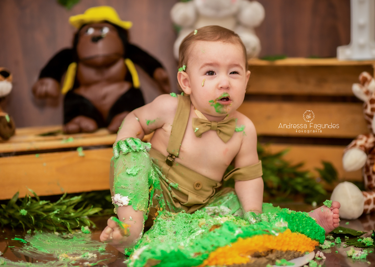 Deixa eu dar uma espiadinha pra ver se já posso voltar fazer bagunça!