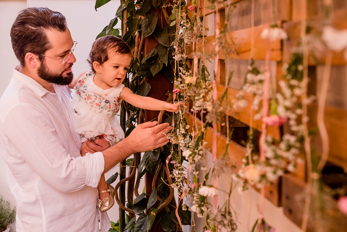fotografia de momento de pai e filha no aniversário de ano