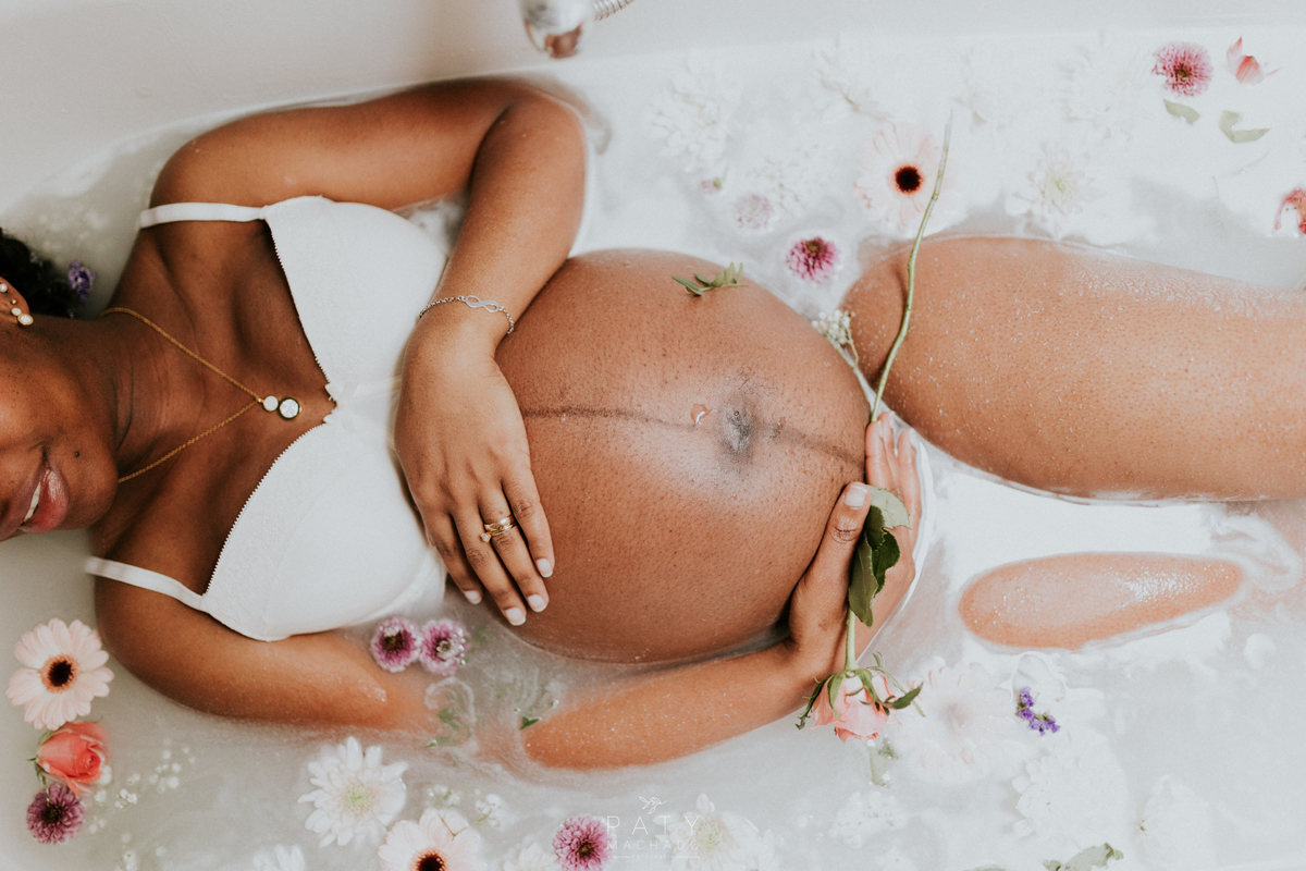 fotografa-brasileira-em-luxemburgo-foto-lifestyle-foto-de-gravida-na-banheira-banho-de-leite-gestante-fotografa-em-arlon-belgica-fotografa-newborn-em-fotografa-newborn-em-arlon
-fotografa-brasileira-de-familia-em-gravida-banho-fotos-em-casa-book-gestante