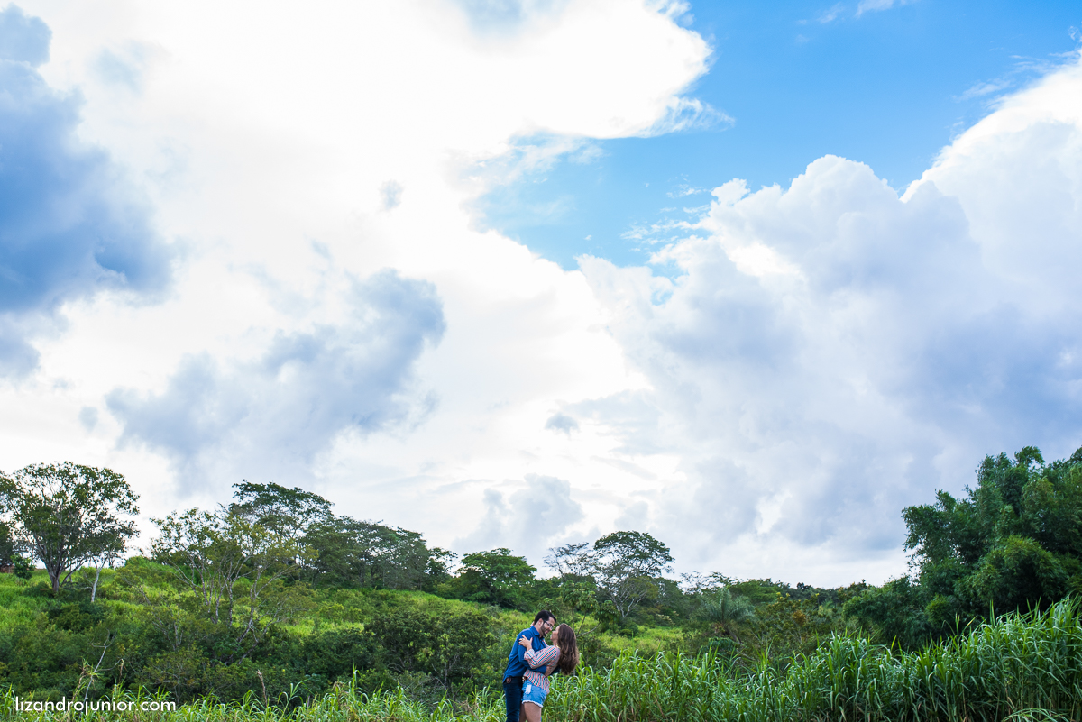 ensaio namorando patos de minas, fotografo de casamento lizandro junior, lizandro júnior, ensaio romântico, ensaio ao ar livre, fazenda,