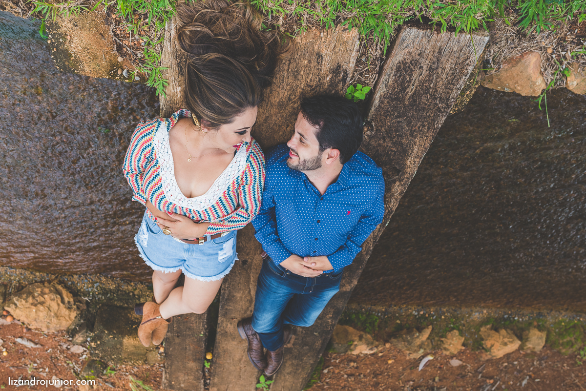 ensaio namorando patos de minas, fotografo de casamento lizandro junior, lizandro júnior, ensaio romântico, ensaio ao ar livre, fazenda,