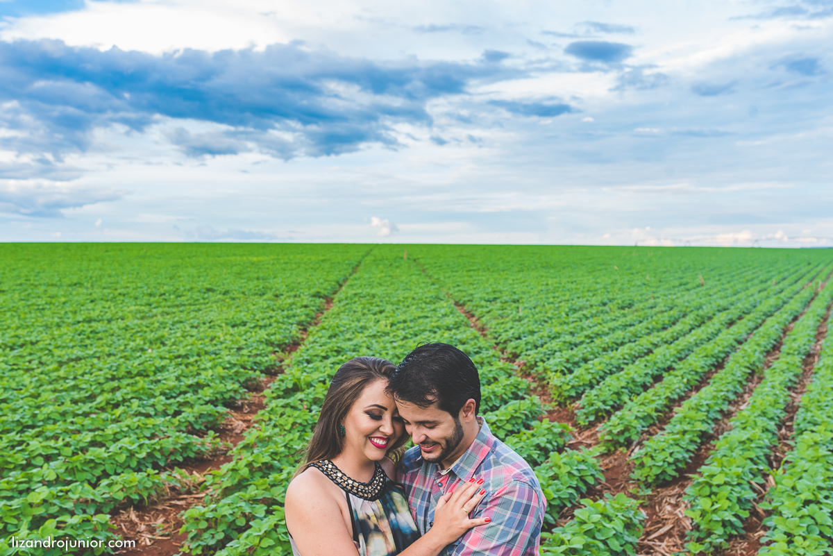 ensaio namorando patos de minas, fotografo de casamento lizandro junior, lizandro júnior, ensaio romântico, ensaio ao ar livre, fazenda,
