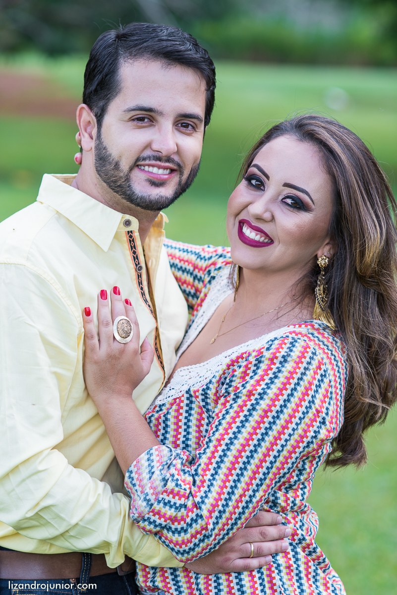 ensaio namorando patos de minas, fotografo de casamento lizandro junior, lizandro júnior, ensaio romântico, ensaio ao ar livre, fazenda,