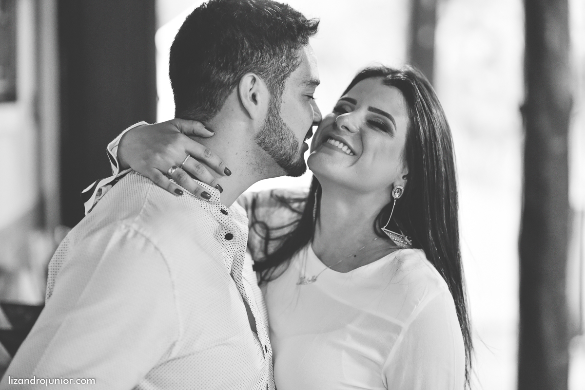 lizandro junior fotógrafo de casamento patos de minas e região, ensaio namorando, chuva, namorando com chuva, fotografia de casamento, serra do salitre, carmo, rio paranaíba