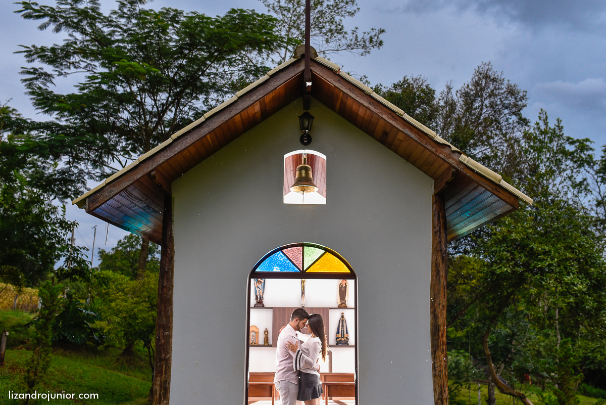 lizandro junior fotógrafo de casamento patos de minas e região, ensaio namorando, chuva, namorando com chuva, fotografia de casamento, serra do salitre, carmo, rio paranaíba