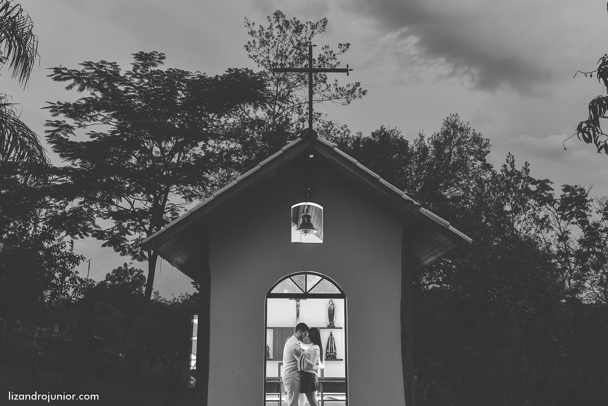 lizandro junior fotógrafo de casamento patos de minas e região, ensaio namorando, chuva, namorando com chuva, fotografia de casamento, serra do salitre, carmo, rio paranaíba