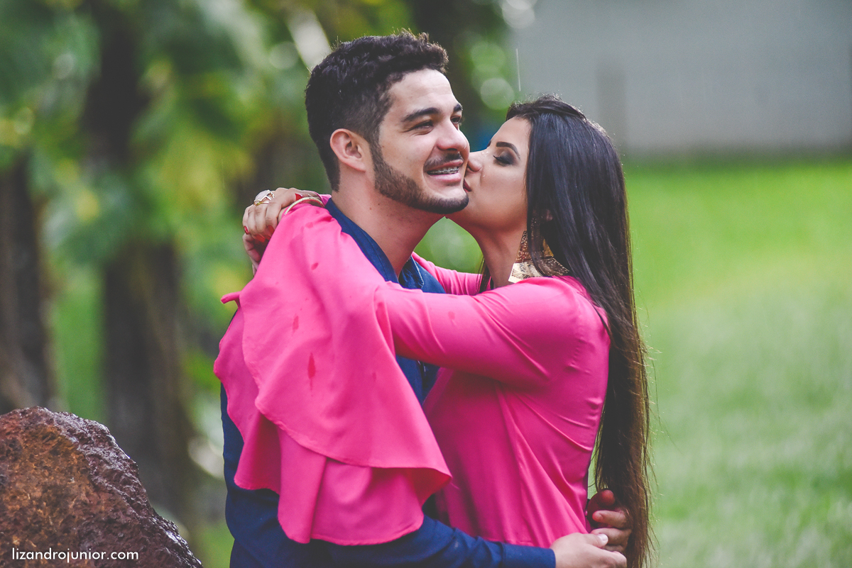 lizandro junior fotógrafo de casamento patos de minas e região, ensaio namorando, chuva, namorando com chuva, fotografia de casamento, serra do salitre, carmo, rio paranaíba
