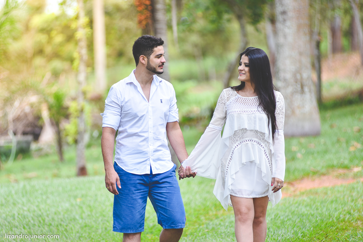 lizandro junior fotógrafo de casamento patos de minas e região, ensaio namorando, chuva, namorando com chuva, fotografia de casamento, serra do salitre, carmo, rio paranaíba
