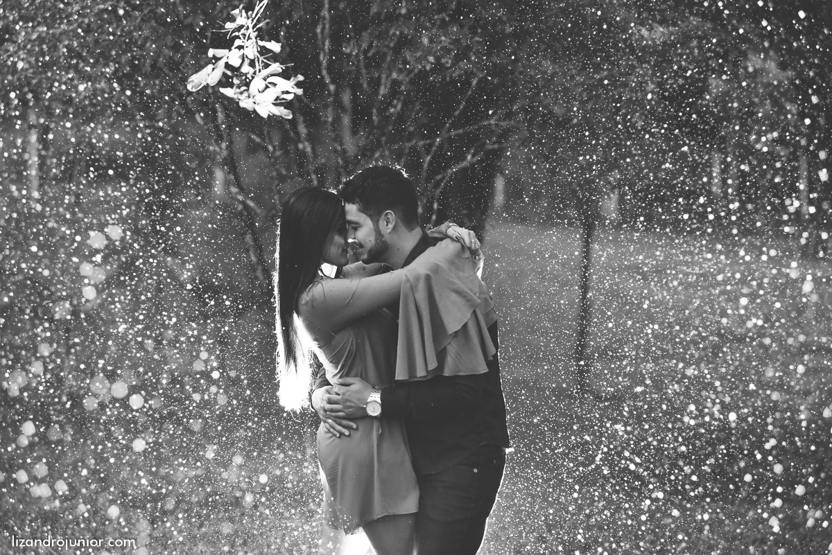 lizandro junior fotógrafo de casamento patos de minas e região, ensaio namorando, chuva, namorando com chuva, fotografia de casamento, serra do salitre, carmo, rio paranaíba