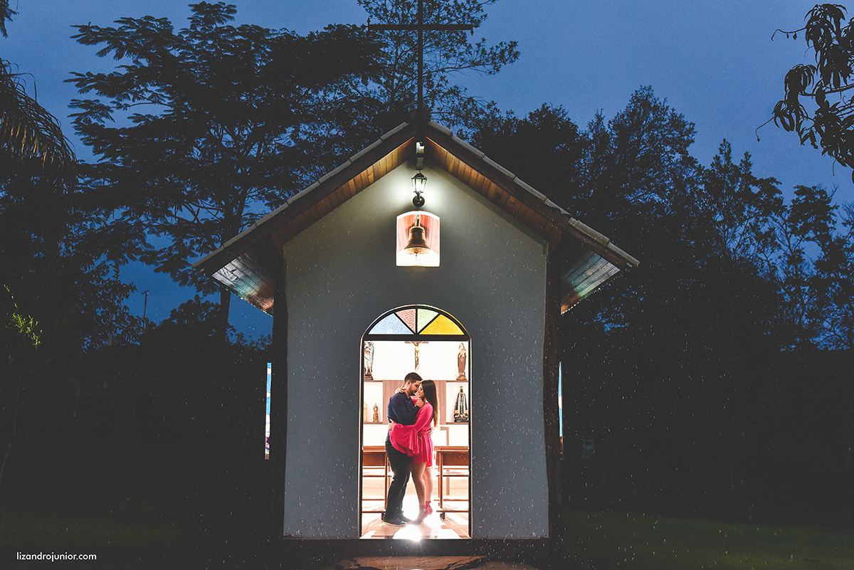 lizandro junior fotógrafo de casamento patos de minas e região, ensaio namorando, chuva, namorando com chuva, fotografia de casamento, serra do salitre, carmo, rio paranaíba