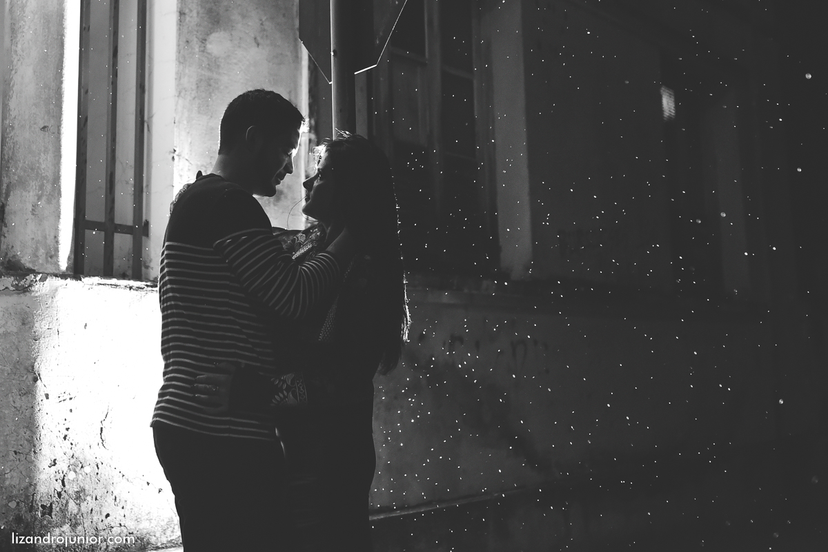 lizandro junior fotógrafo de casamento patos de minas e região, ensaio namorando, chuva, namorando com chuva, fotografia de casamento, serra do salitre, carmo, rio paranaíba
