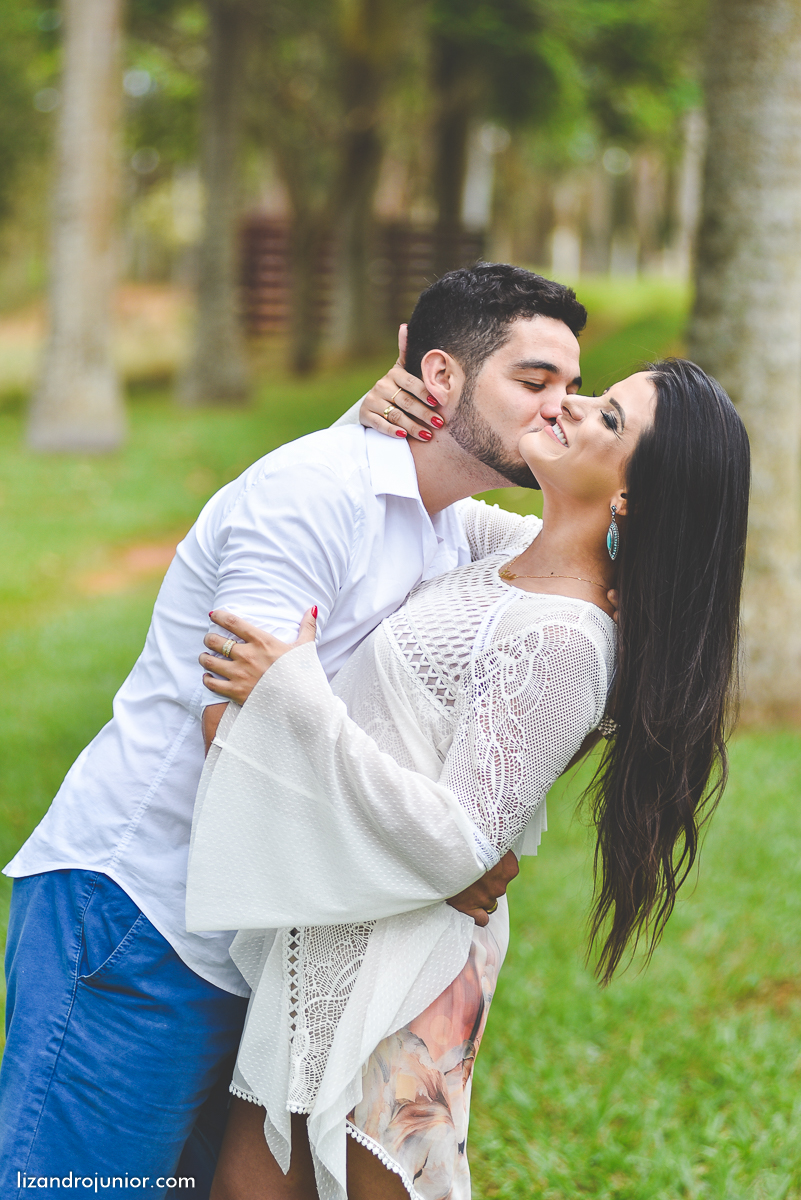 lizandro junior fotógrafo de casamento patos de minas e região, ensaio namorando, chuva, namorando com chuva, fotografia de casamento, serra do salitre, carmo, rio paranaíba