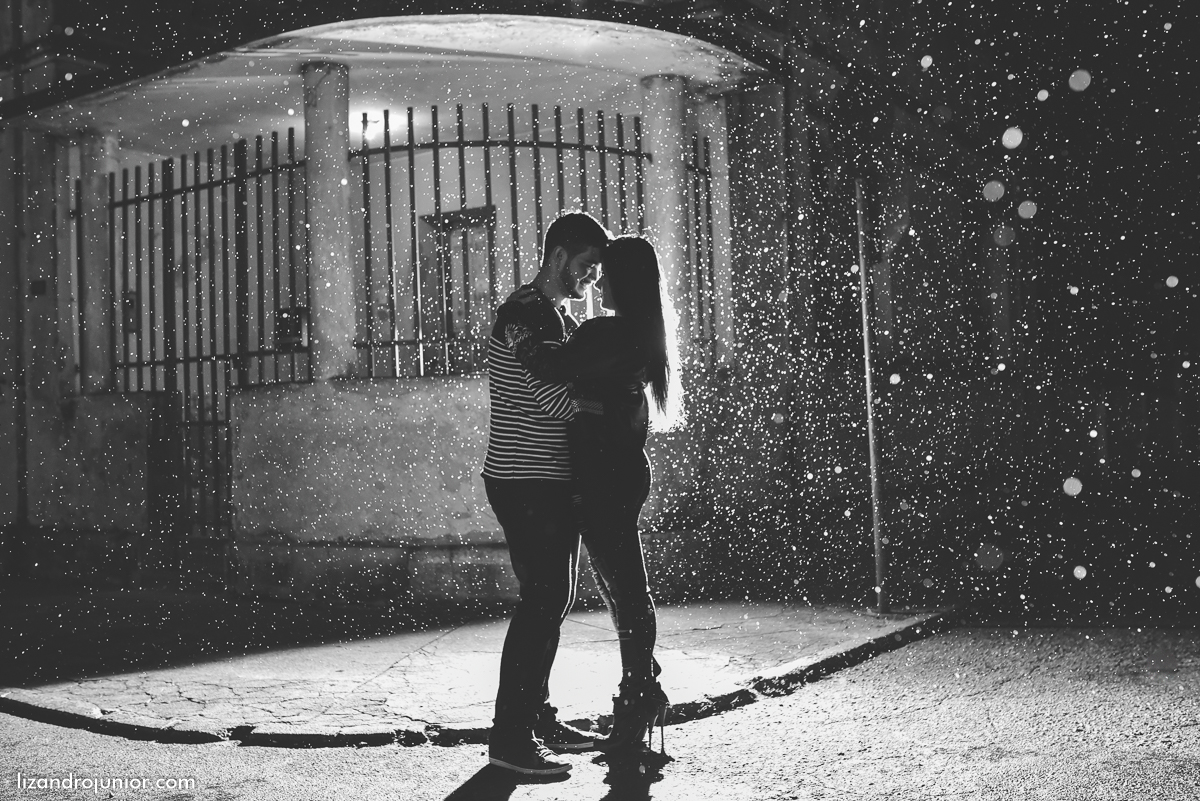 lizandro junior fotógrafo de casamento patos de minas e região, ensaio namorando, chuva, namorando com chuva, fotografia de casamento, serra do salitre, carmo, rio paranaíba