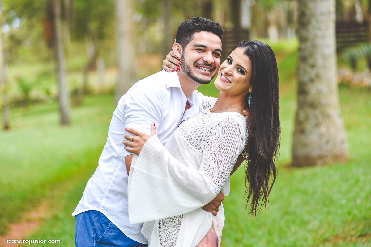 lizandro junior fotógrafo de casamento patos de minas e região, ensaio namorando, chuva, namorando com chuva, fotografia de casamento, serra do salitre, carmo, rio paranaíba