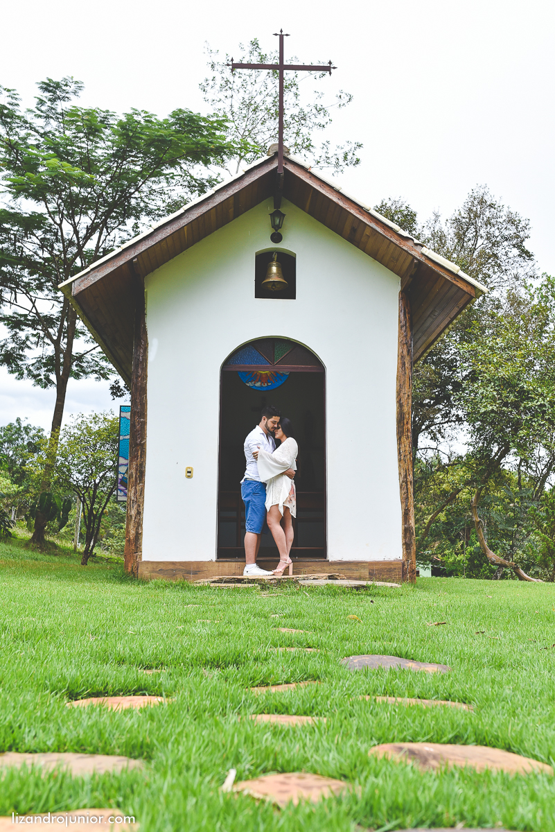 lizandro junior fotógrafo de casamento patos de minas e região, ensaio namorando, chuva, namorando com chuva, fotografia de casamento, serra do salitre, carmo, rio paranaíba